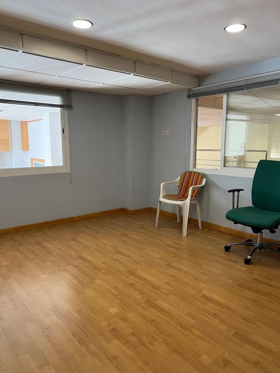 Erhverv til salg i Peligros - € 157.000 (Ref: 8134120)