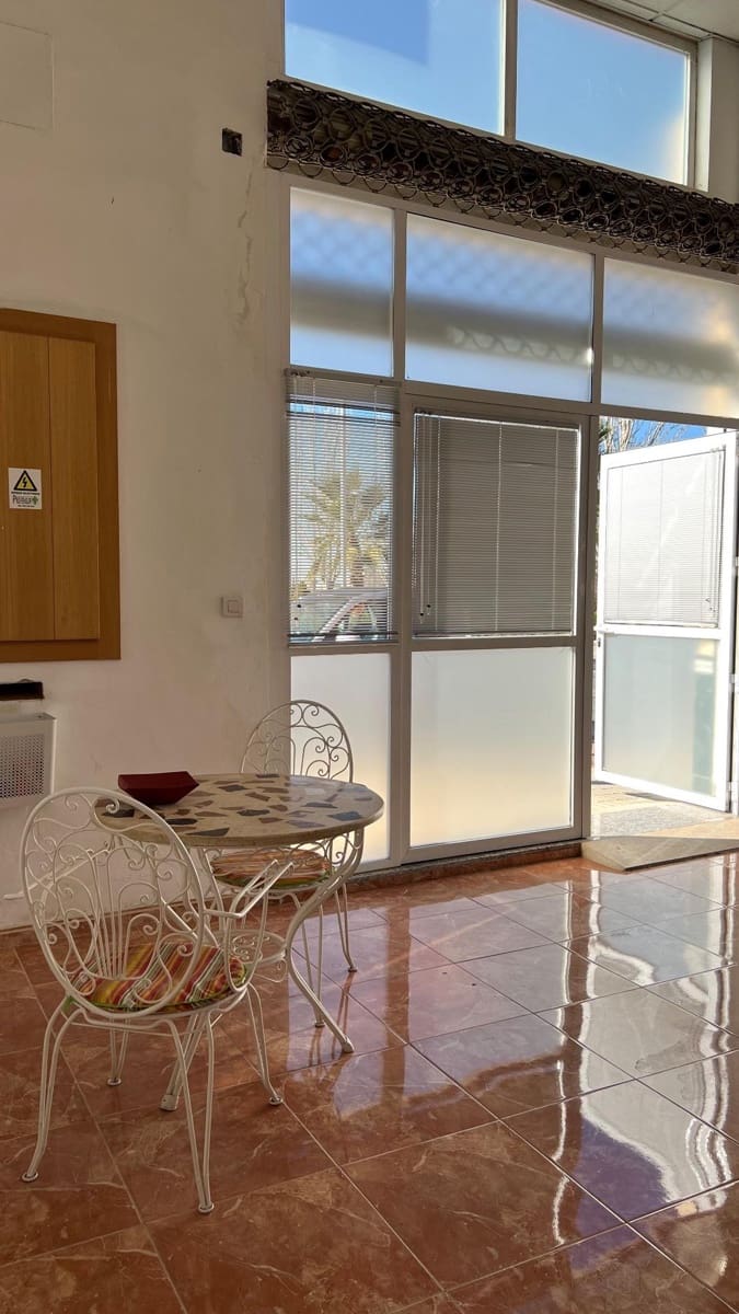 Erhverv til salg i Peligros - € 157.000 (Ref: 8134120)