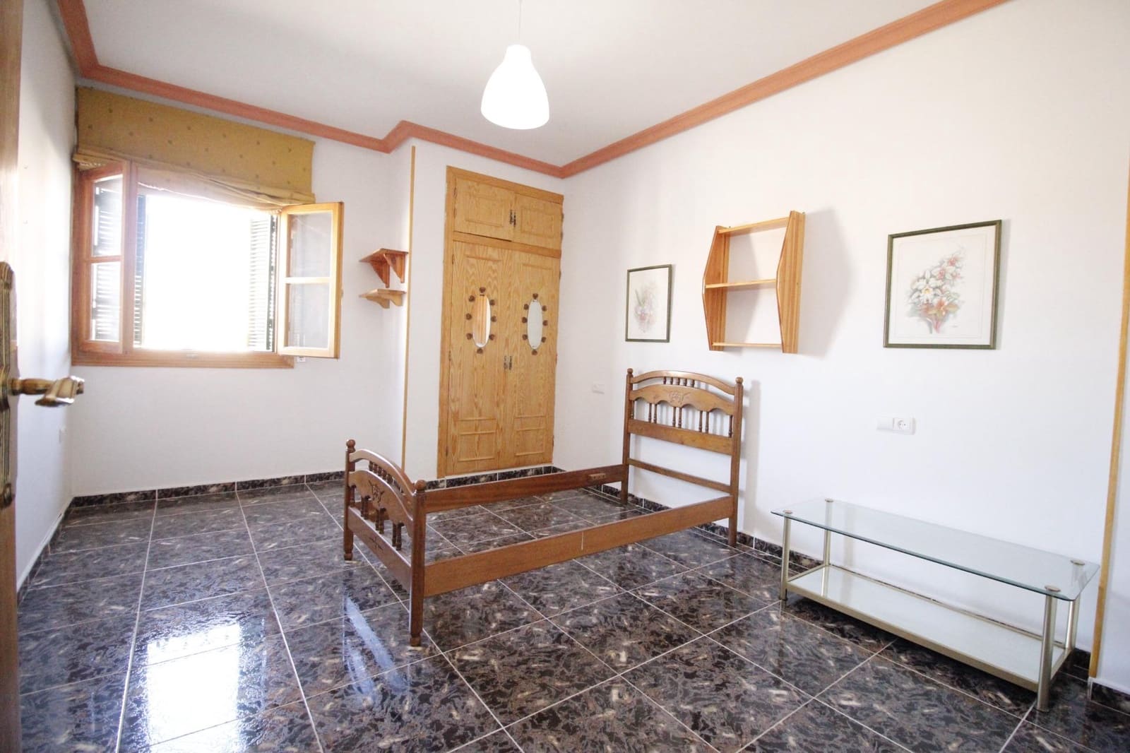 8 soveværelse Byhus til salg i Baza med garage - € 175.000 (Ref: 8134128)