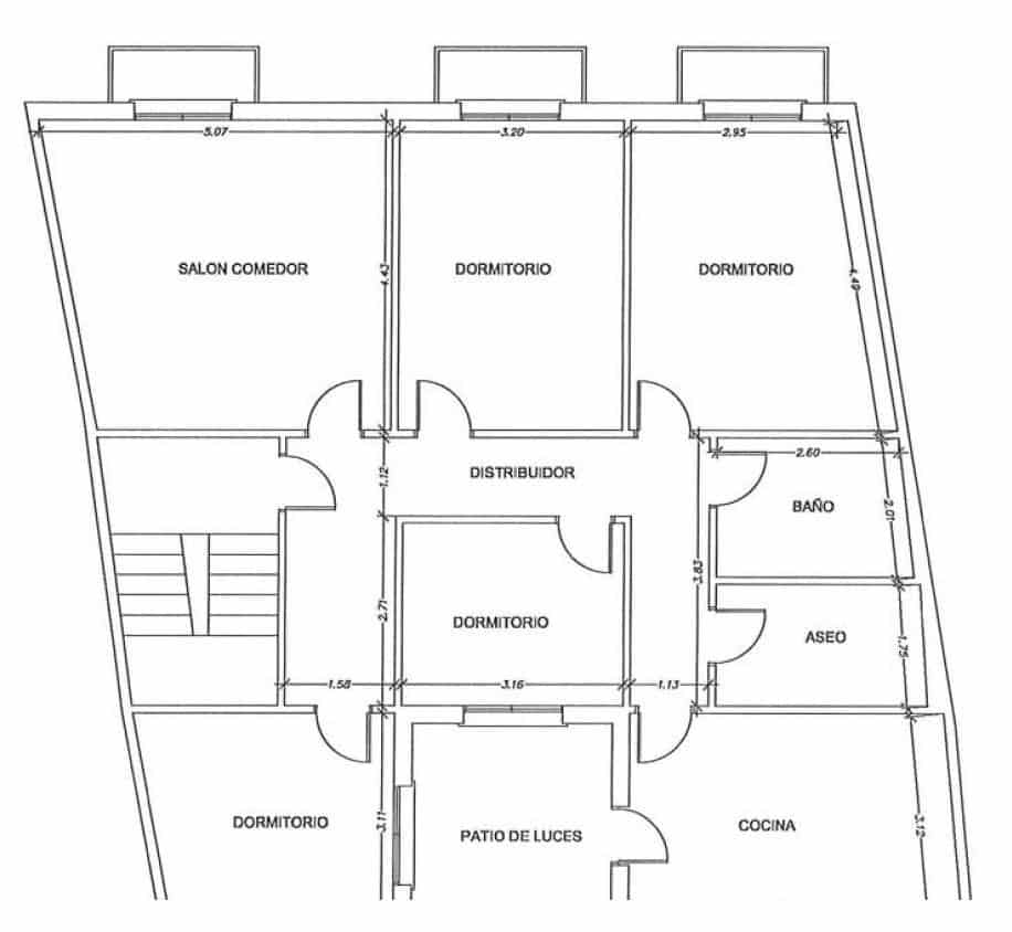 8 soveværelse Byhus til salg i Baza med garage - € 175.000 (Ref: 8134128)