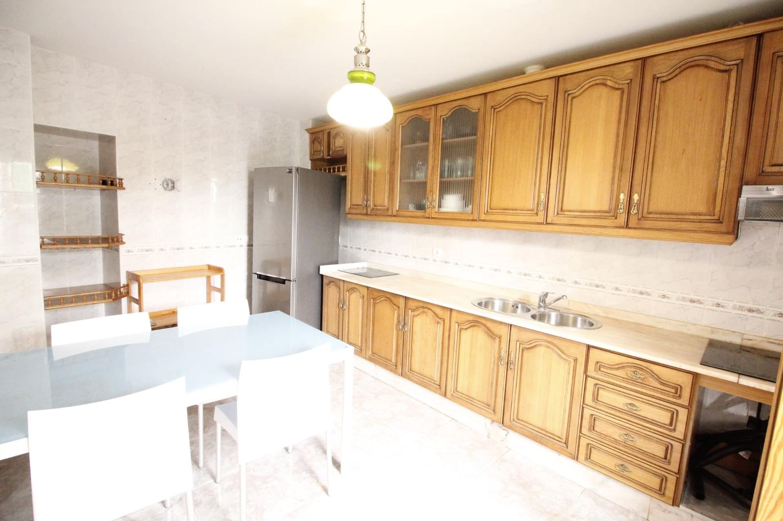 8 soveværelse Byhus til salg i Baza med garage - € 175.000 (Ref: 8134128)