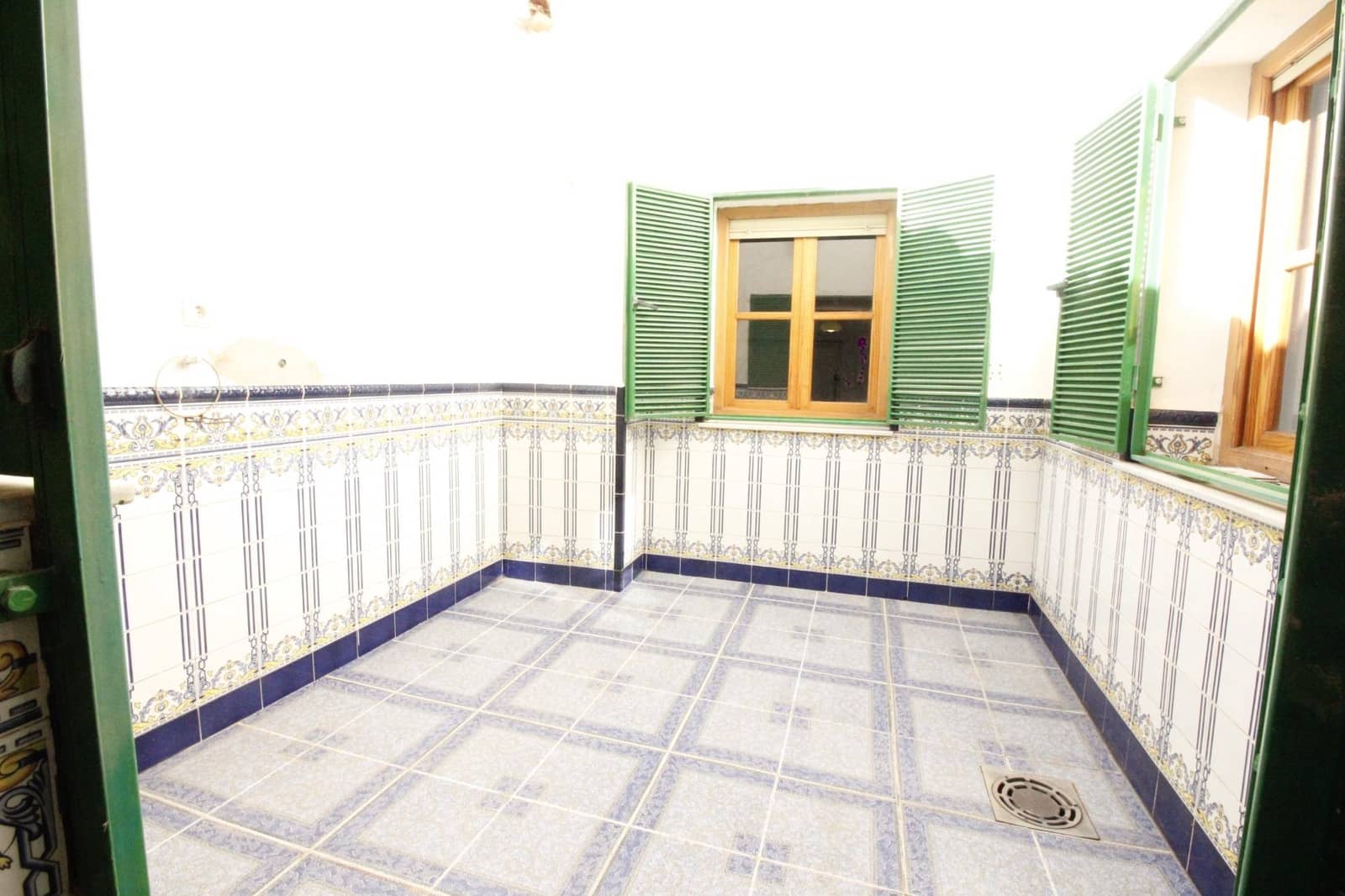 8 soveværelse Byhus til salg i Baza med garage - € 175.000 (Ref: 8134128)