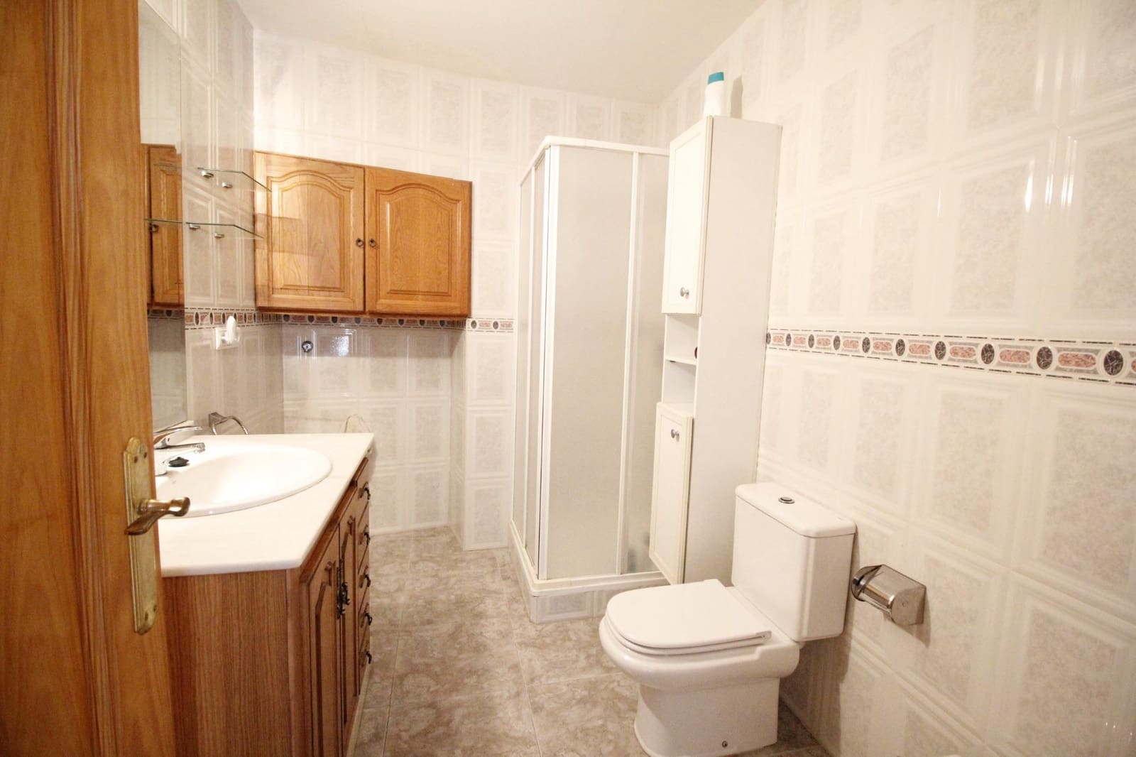 8 soveværelse Byhus til salg i Baza med garage - € 175.000 (Ref: 8134128)