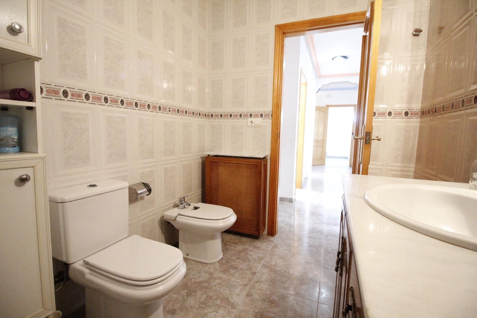 8 soveværelse Byhus til salg i Baza med garage - € 175.000 (Ref: 8134128)