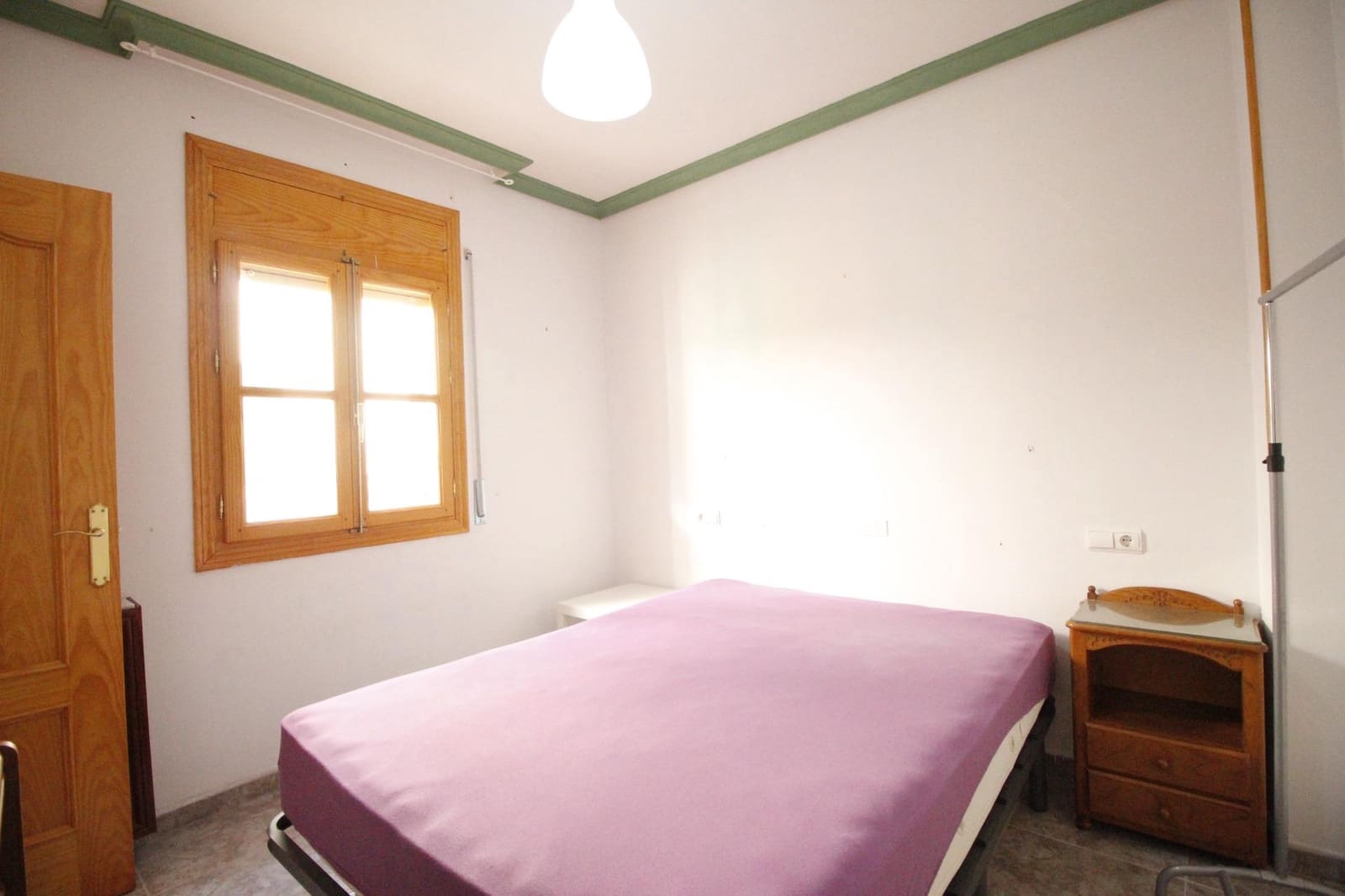 8 soveværelse Byhus til salg i Baza med garage - € 175.000 (Ref: 8134128)