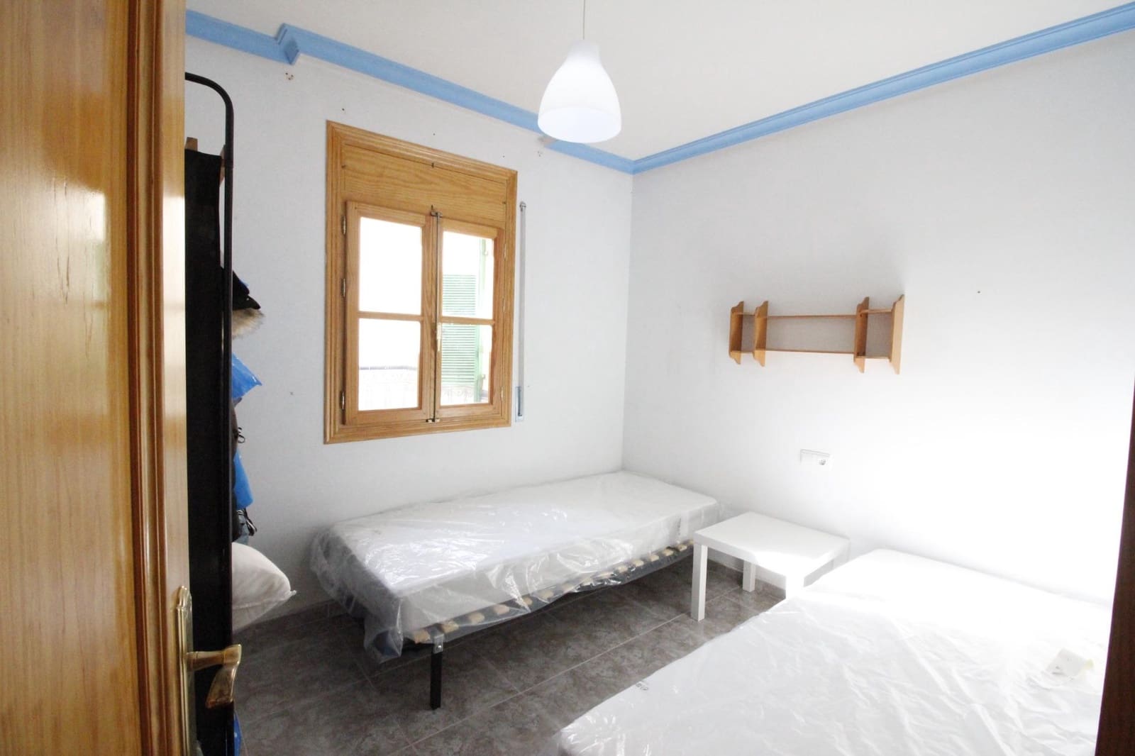 8 soveværelse Byhus til salg i Baza med garage - € 175.000 (Ref: 8134128)