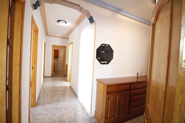 8 soveværelse Byhus til salg i Baza med garage - € 175.000 (Ref: 8134128)