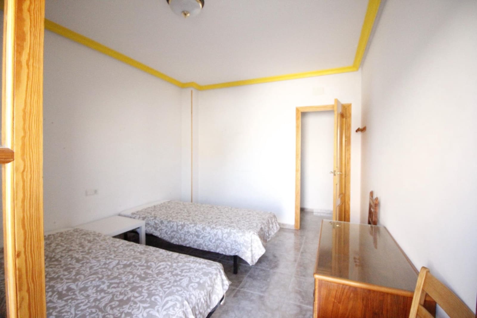 8 soveværelse Byhus til salg i Baza med garage - € 175.000 (Ref: 8134128)