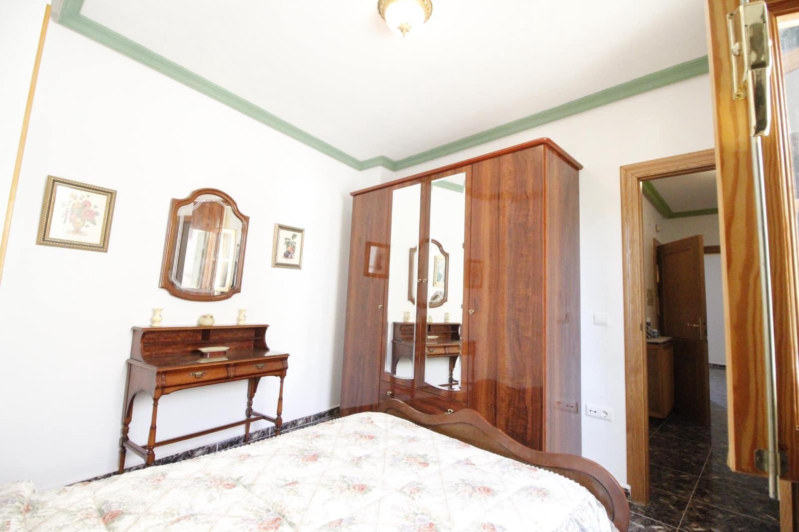 8 soveværelse Byhus til salg i Baza med garage - € 175.000 (Ref: 8134128)