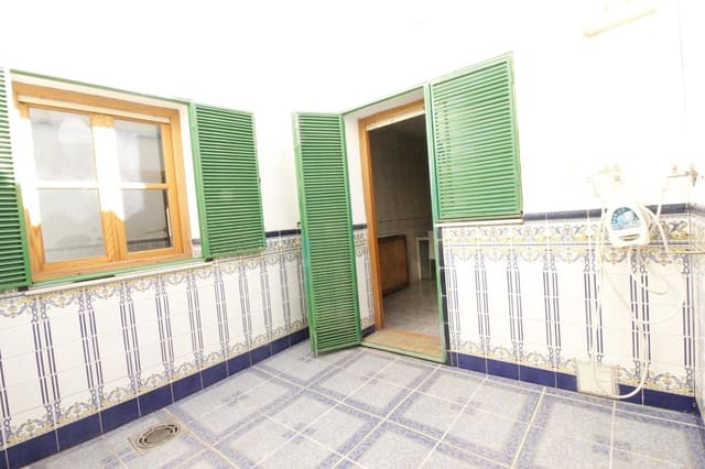 8 soveværelse Byhus til salg i Baza med garage - € 175.000 (Ref: 8134128)