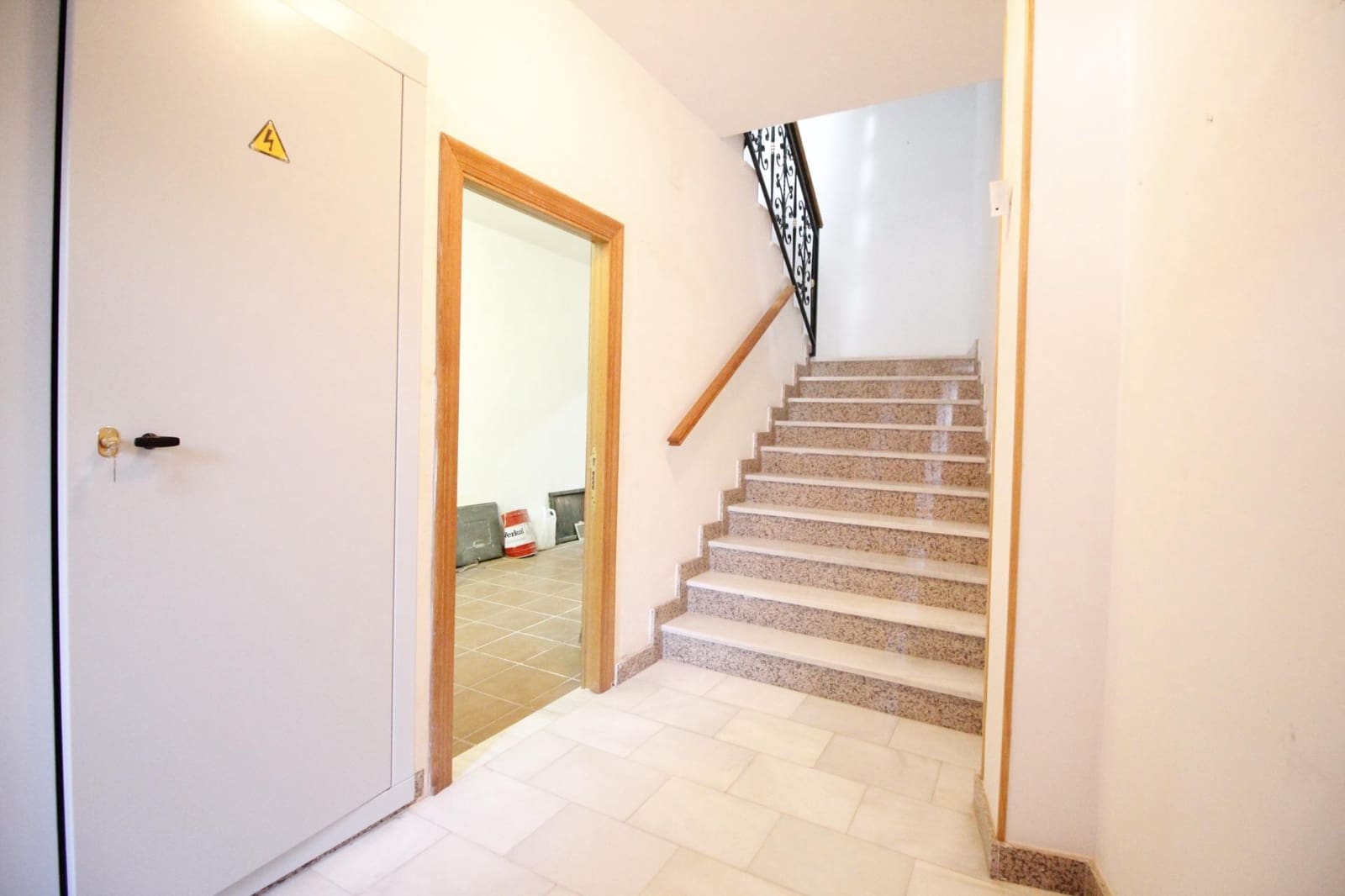 8 soveværelse Byhus til salg i Baza med garage - € 175.000 (Ref: 8134128)