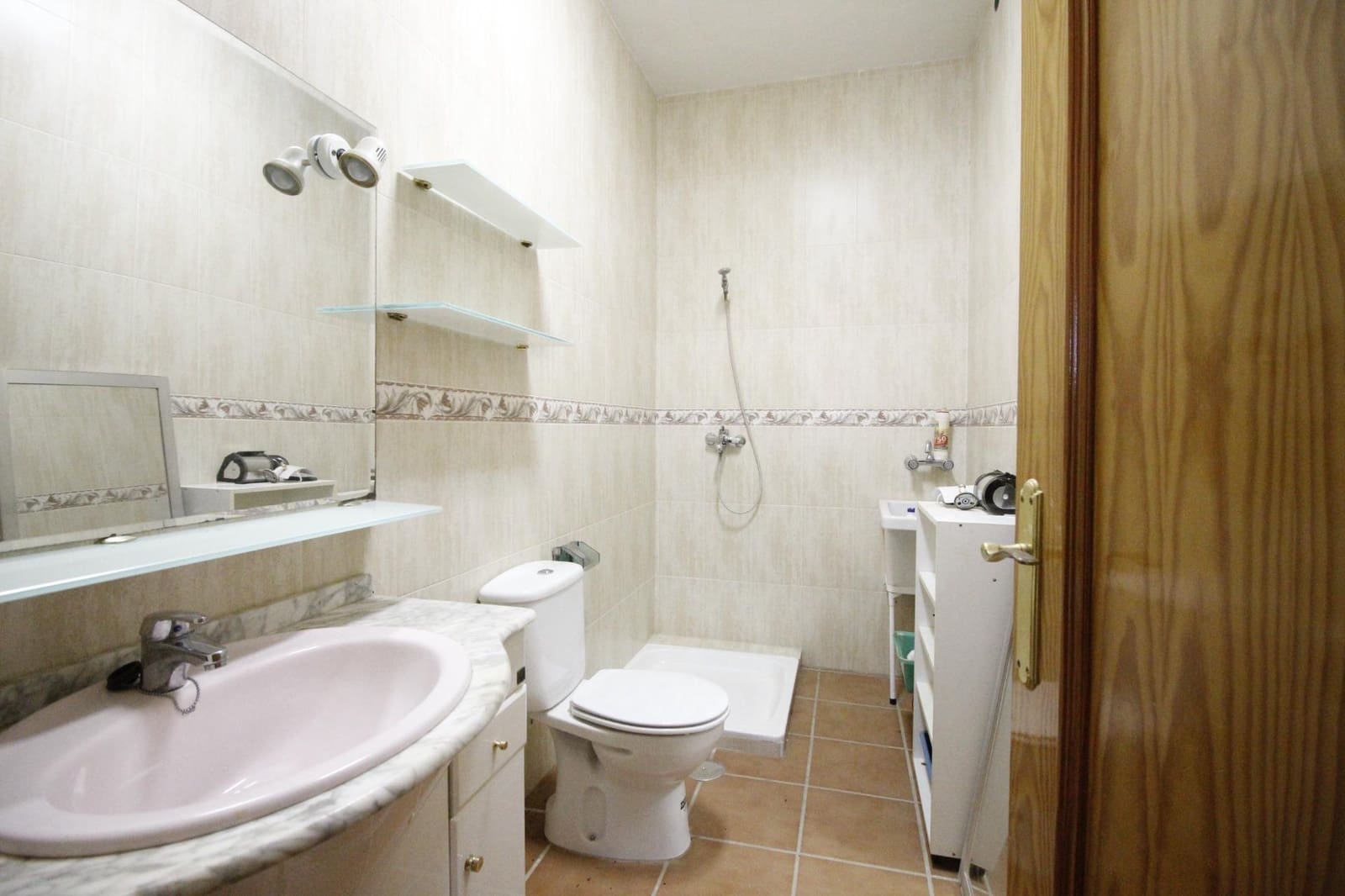 8 soveværelse Byhus til salg i Baza med garage - € 175.000 (Ref: 8134128)