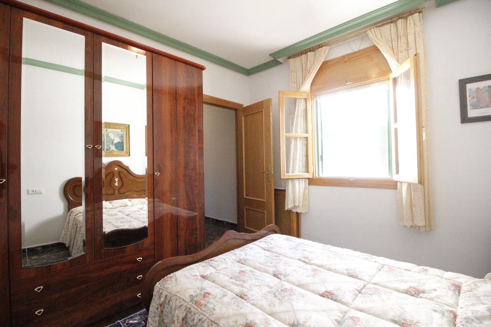 8 soveværelse Byhus til salg i Baza med garage - € 175.000 (Ref: 8134128)