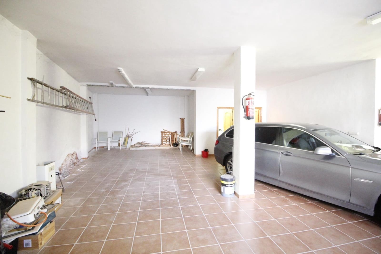 8 soveværelse Byhus til salg i Baza med garage - € 175.000 (Ref: 8134128)