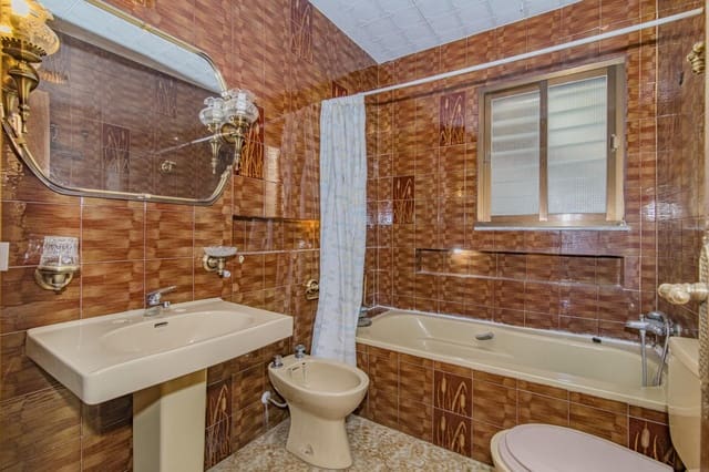 3 soveværelse Byhus til salg i La Zubia med garage - € 470.000 (Ref: 8134135)