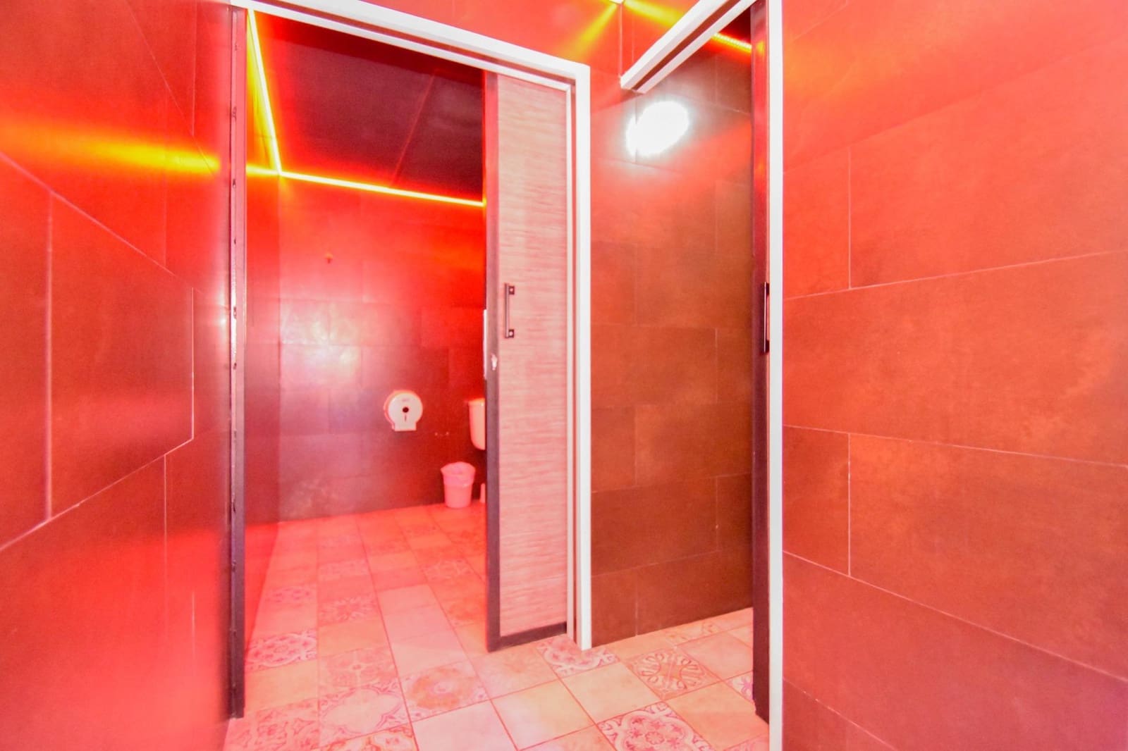 Erhverv til leje i Granada by - € 1.200 (Ref: 8202035)