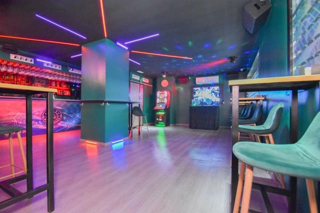 Commercieel te huur in Camino de Ronda - Rosaleda, Granada stad - € 1.200 (Ref: 8202035)