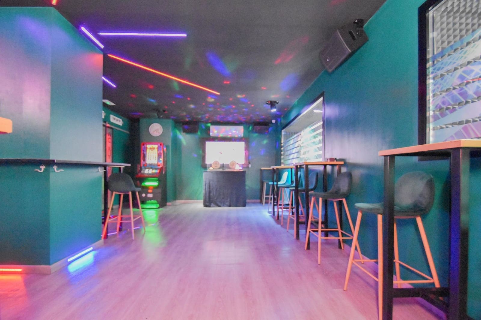 Erhverv til leje i Granada by - € 1.200 (Ref: 8202035)