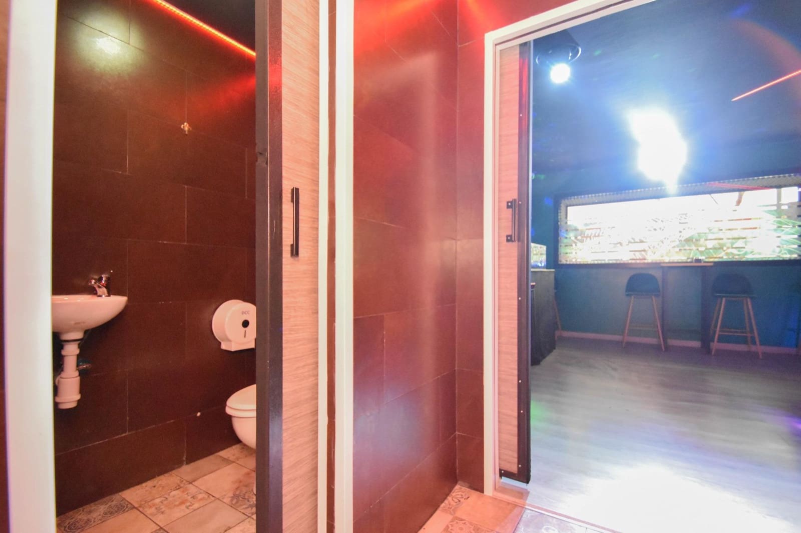 Erhverv til leje i Granada by - € 1.200 (Ref: 8202035)