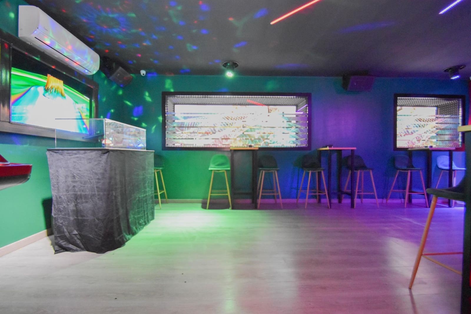 Erhverv til leje i Granada by - € 1.200 (Ref: 8202035)