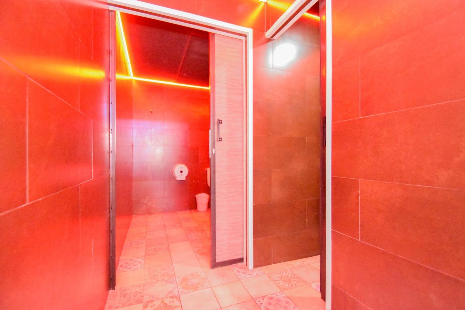 Erhverv til leje i Granada by - € 1.200 (Ref: 8202035)