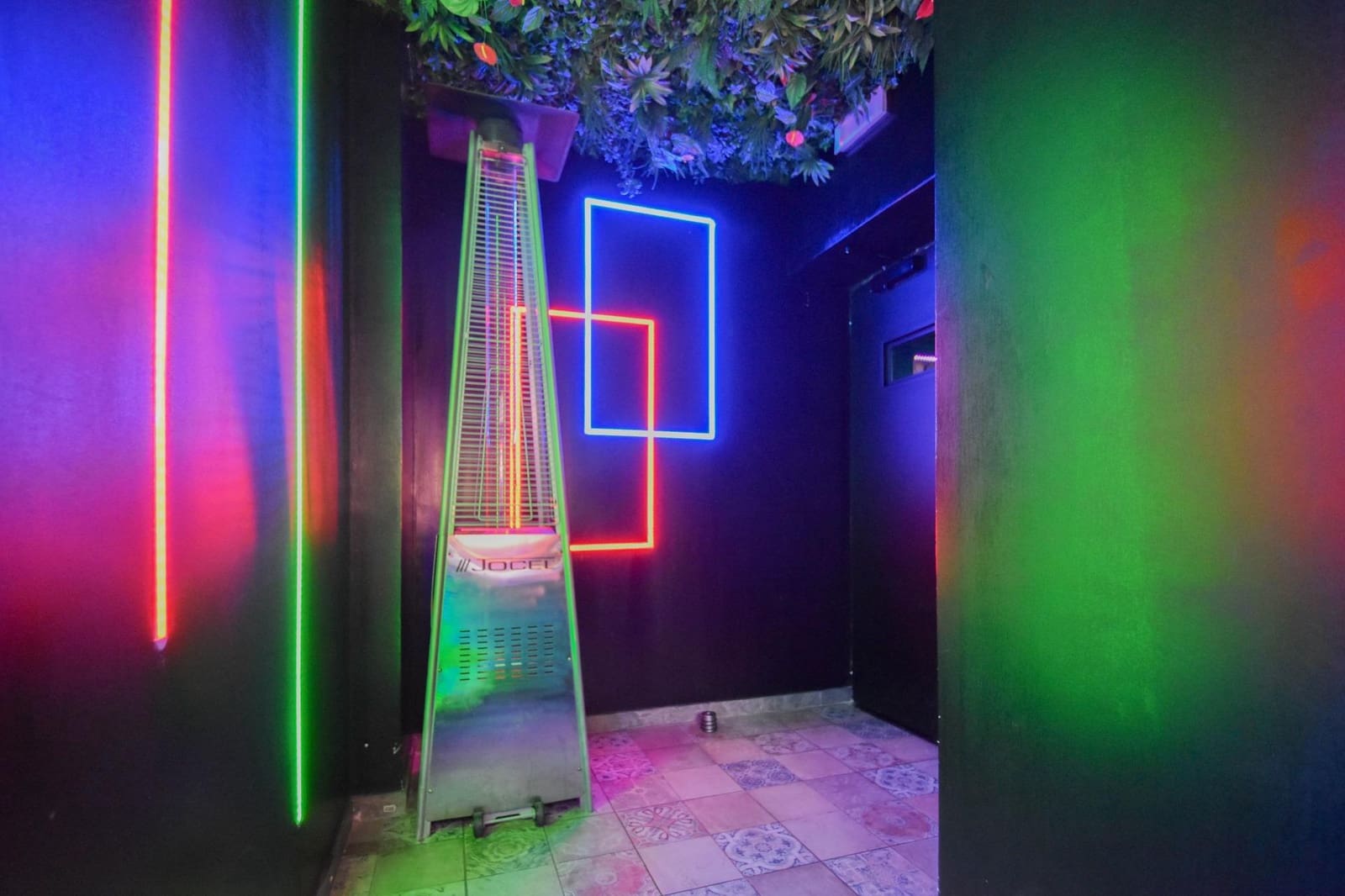 Erhverv til leje i Granada by - € 1.200 (Ref: 8202035)