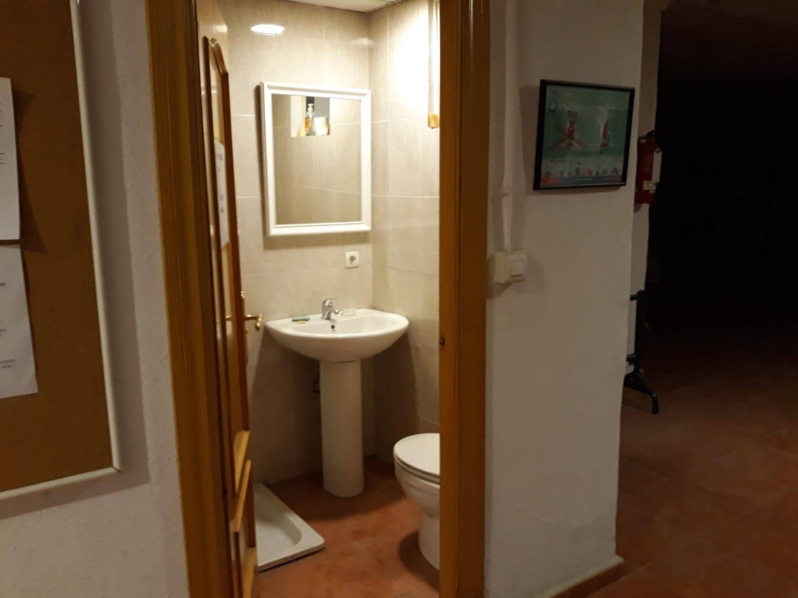 Commercieel te koop in Granada stad - € 145.000 (Ref: 8318161)