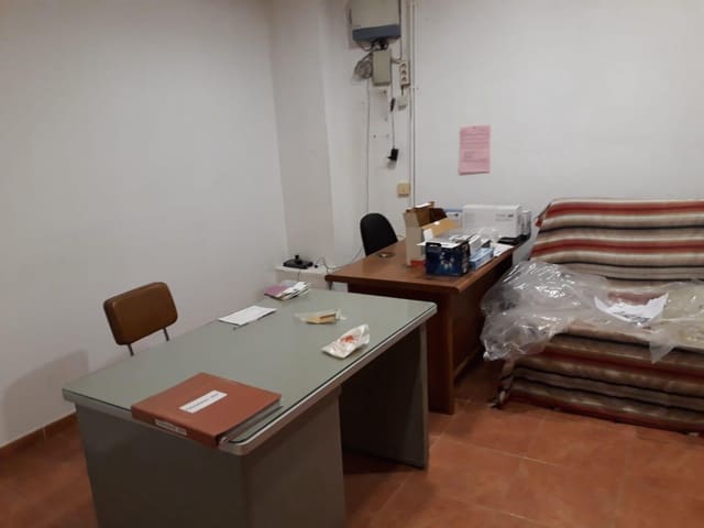 Commercieel te koop in Granada stad - € 145.000 (Ref: 8318161)