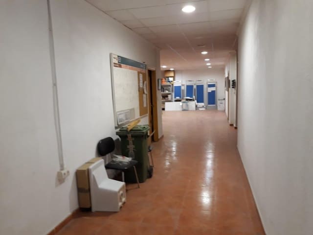 Commercieel te koop in Granada stad - € 145.000 (Ref: 8318161)