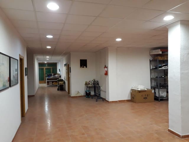 Commercieel te koop in Granada stad - € 145.000 (Ref: 8318161)