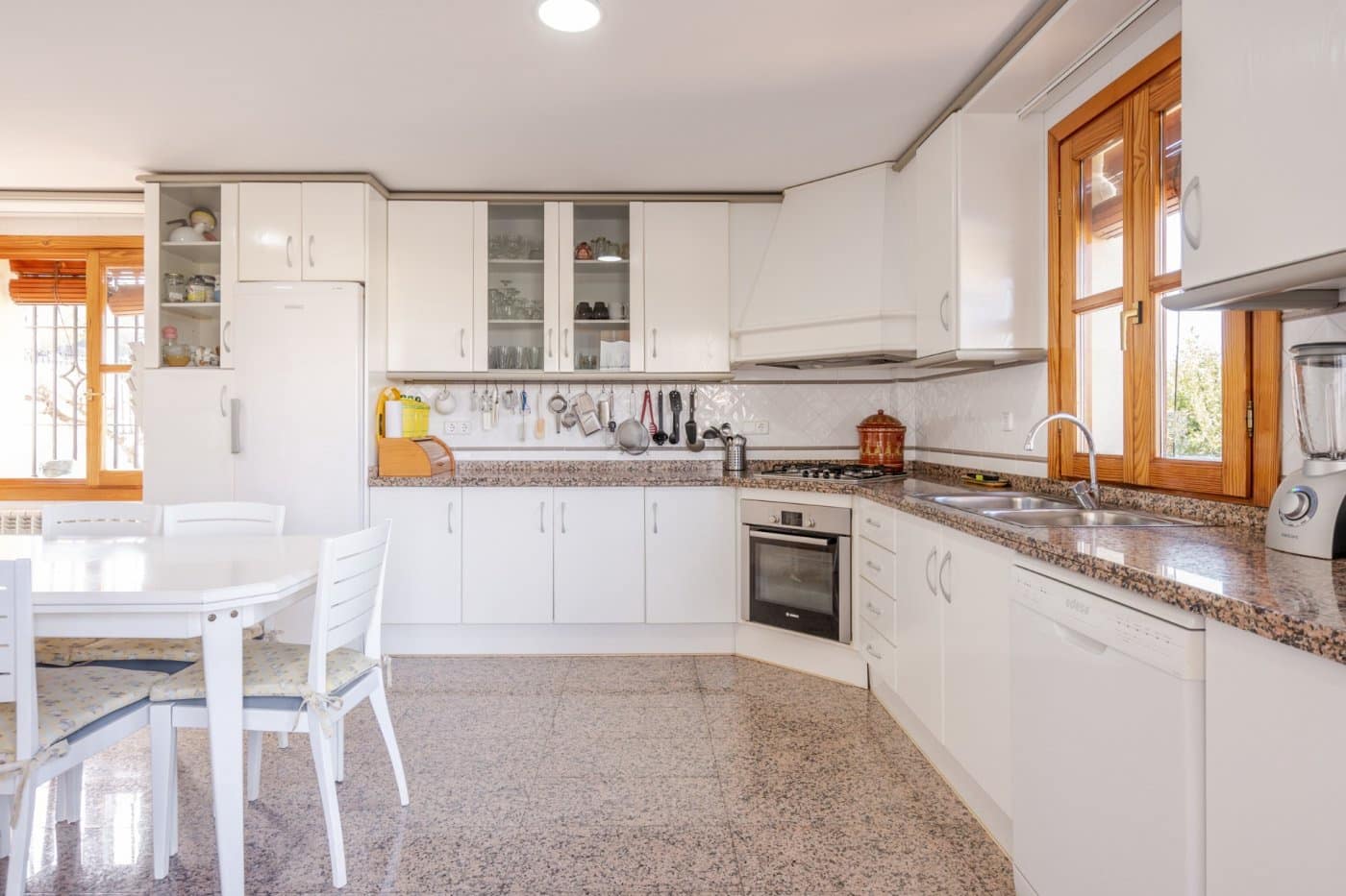 6 bedroom Villa for sale in Monachil with pool garage - € 485,000 (Ref: 8403514)