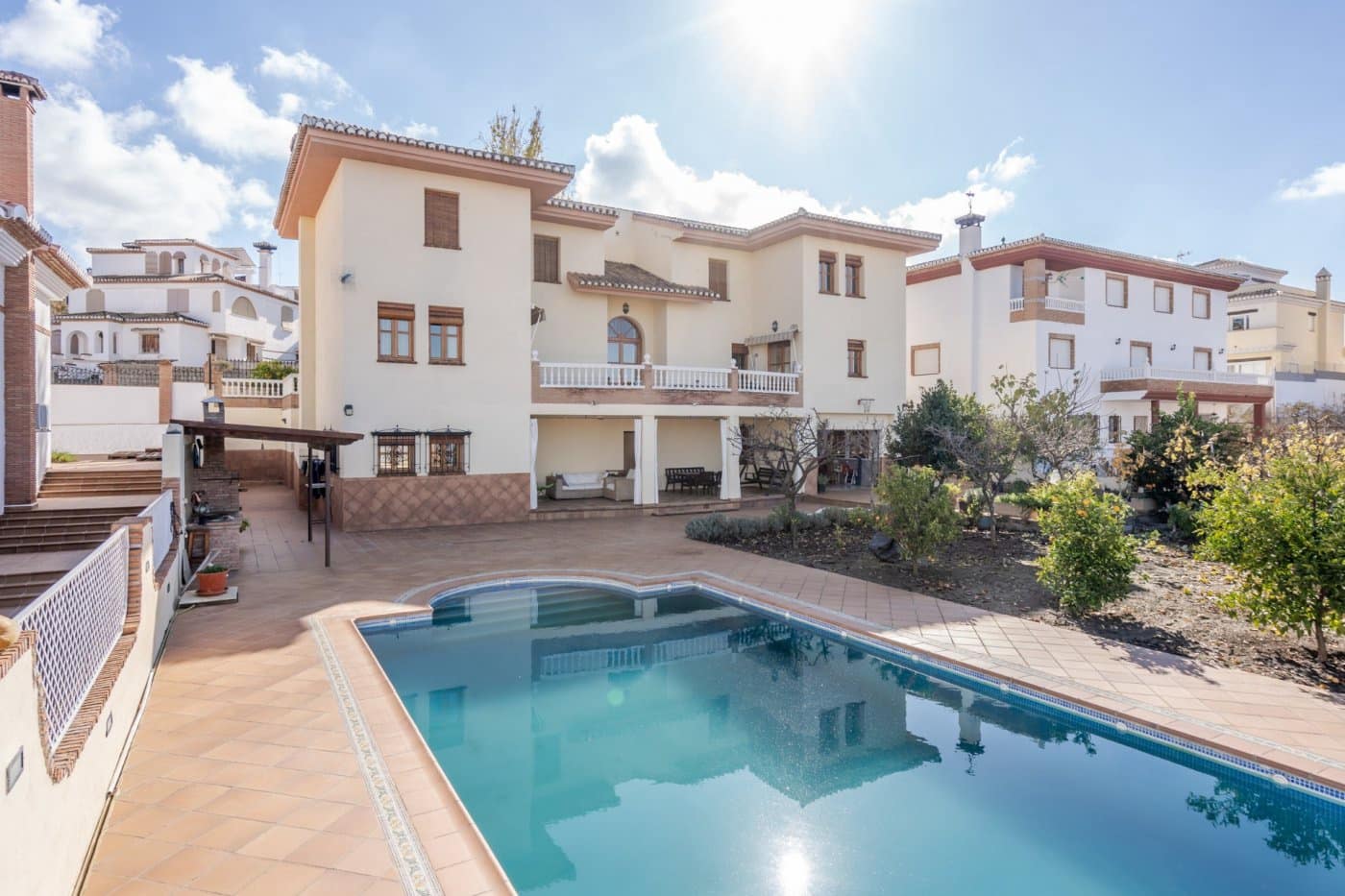 6 bedroom Villa for sale in Monachil with pool garage - € 485,000 (Ref: 8403514)