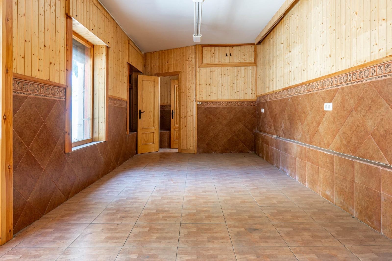 Erhverv til salg i Granada by - € 57.000 (Ref: 8454967)