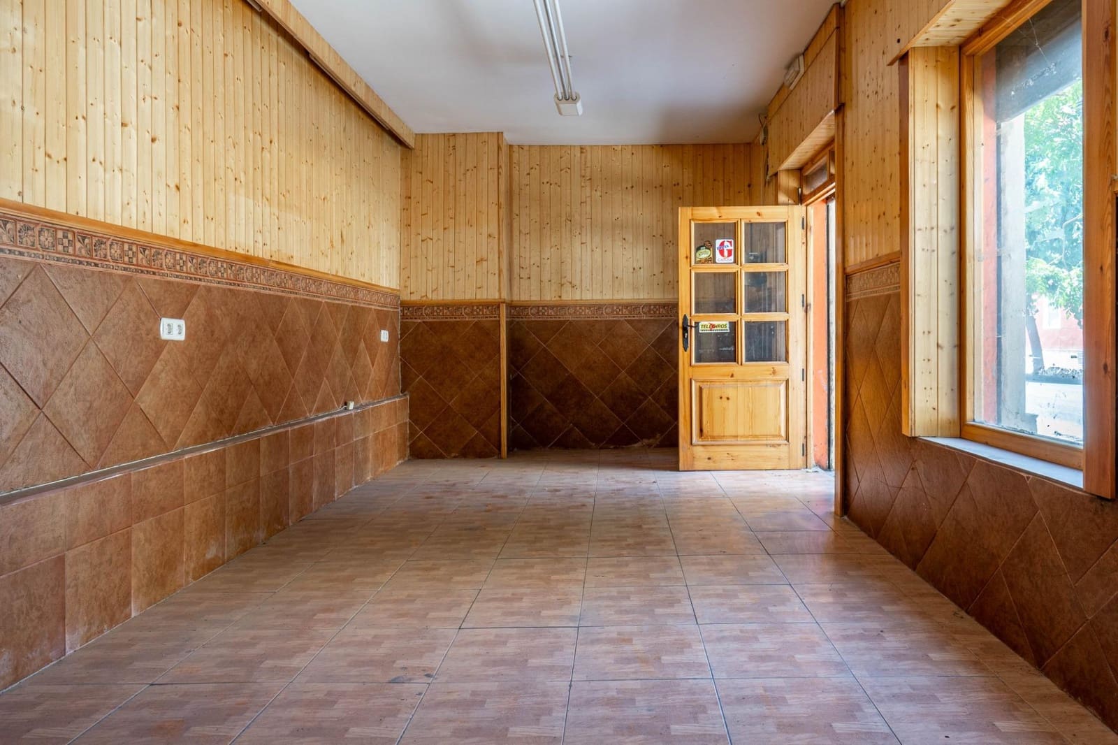 Erhverv til salg i Granada by - € 57.000 (Ref: 8454967)