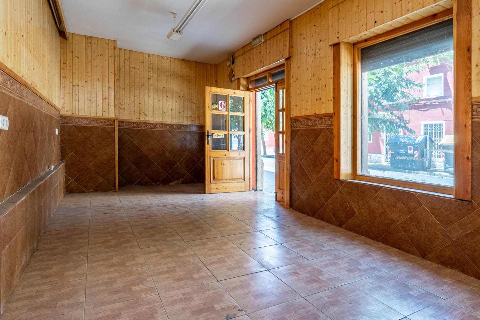 Erhverv til salg i Granada by - € 57.000 (Ref: 8454967)