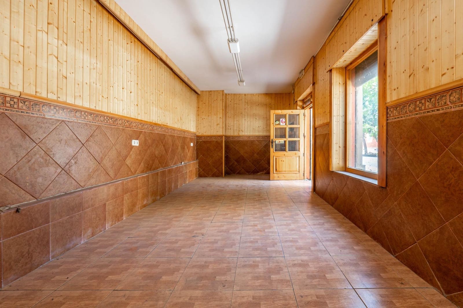 Erhverv til salg i Granada by - € 57.000 (Ref: 8454967)