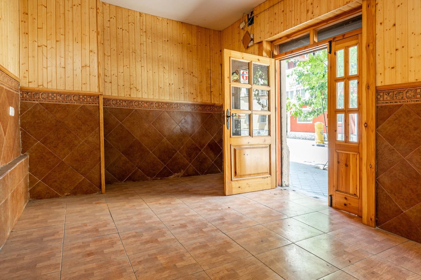 Erhverv til salg i Granada by - € 57.000 (Ref: 8454967)