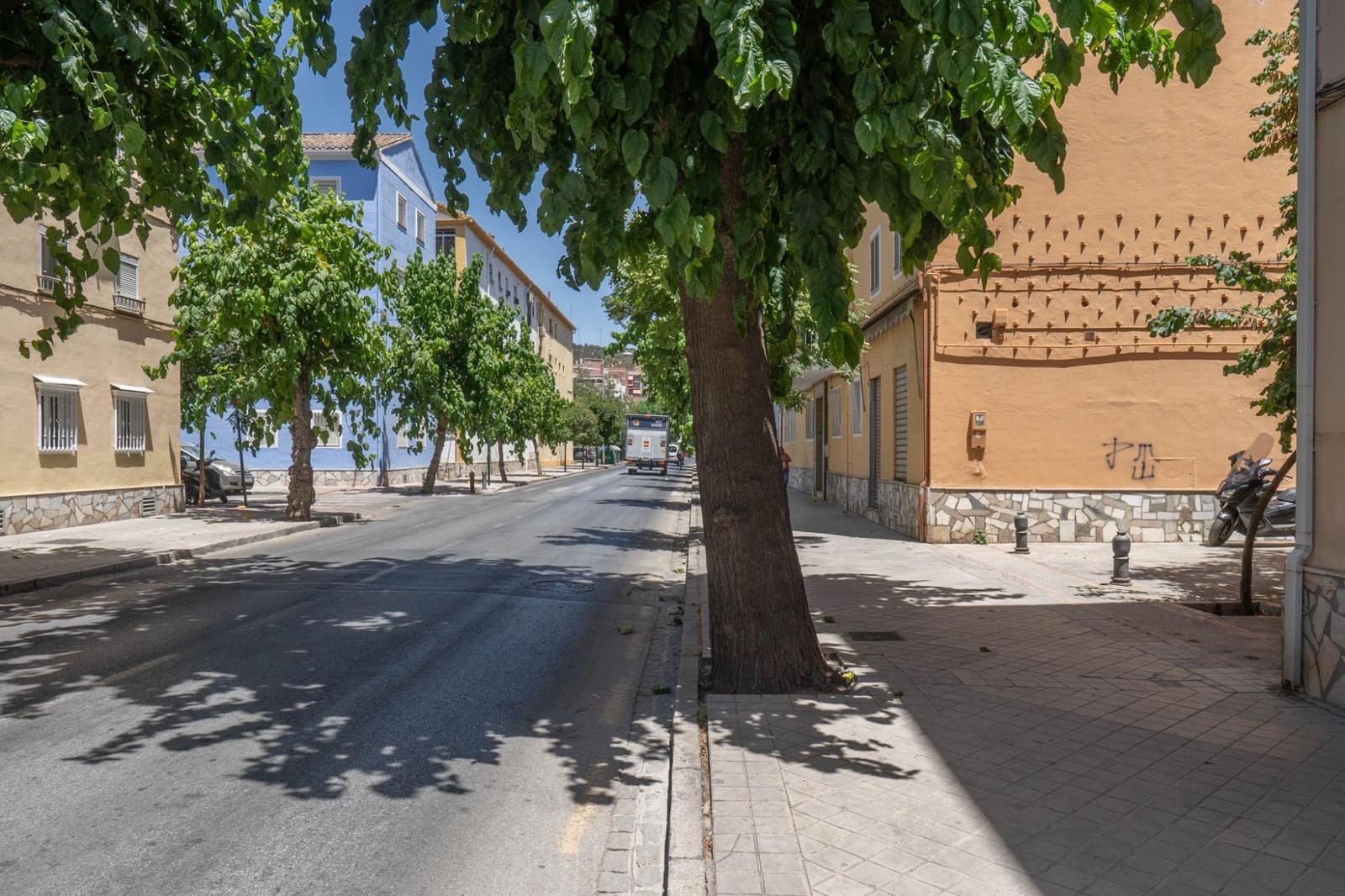 Erhverv til salg i Granada by - € 57.000 (Ref: 8454967)