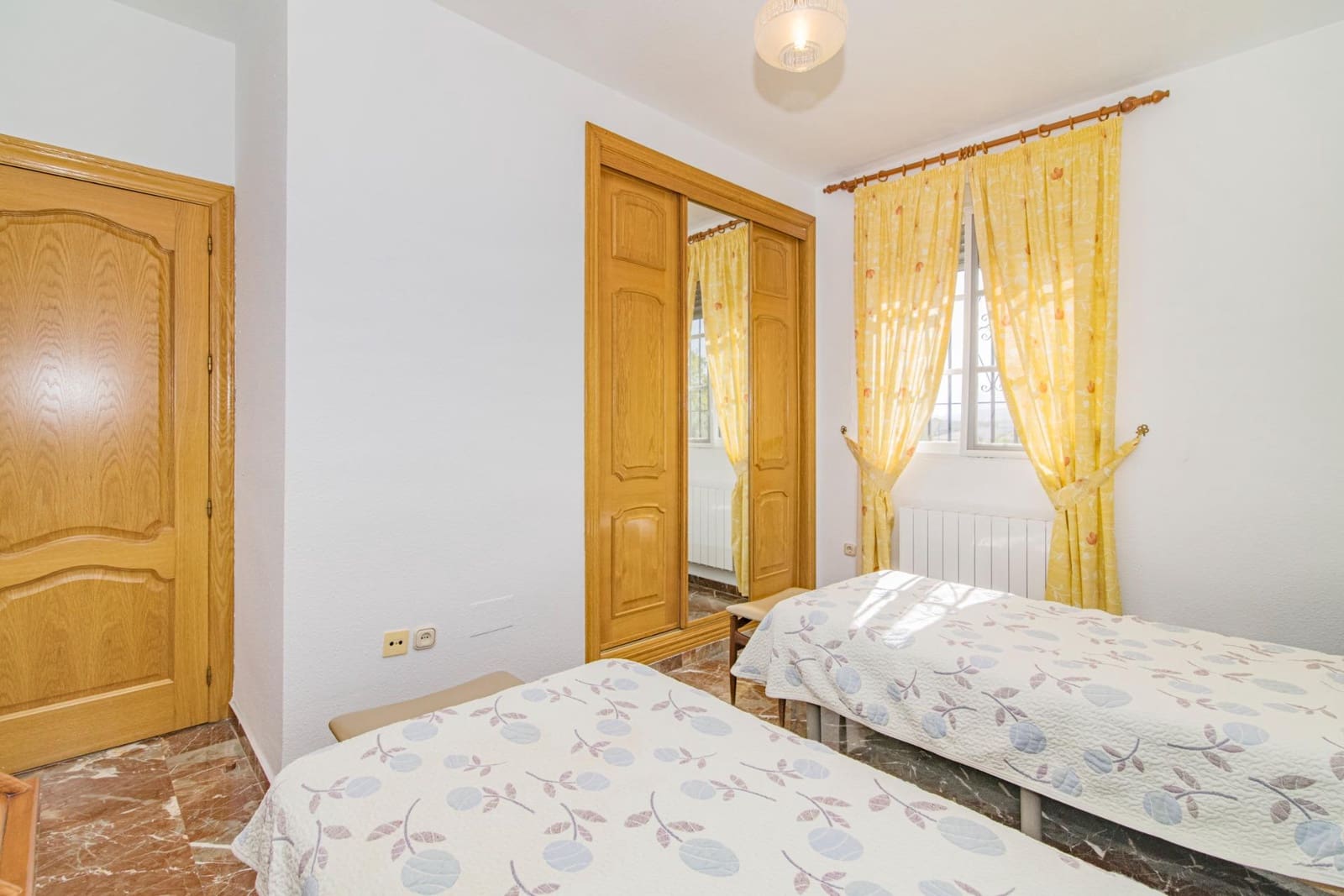 4 soverom Villa til salgs i Atarfe med svømmebasseng garasje - € 395 000 (Ref: 8511875)