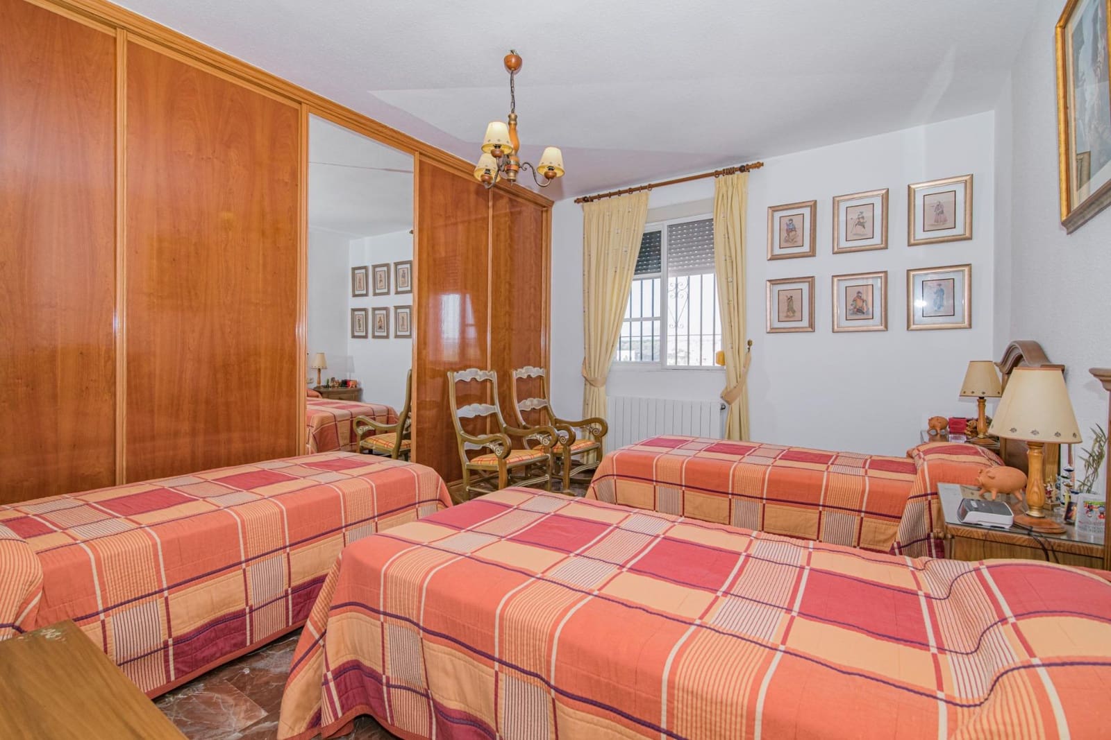 4 soverom Villa til salgs i Atarfe med svømmebasseng garasje - € 395 000 (Ref: 8511875)