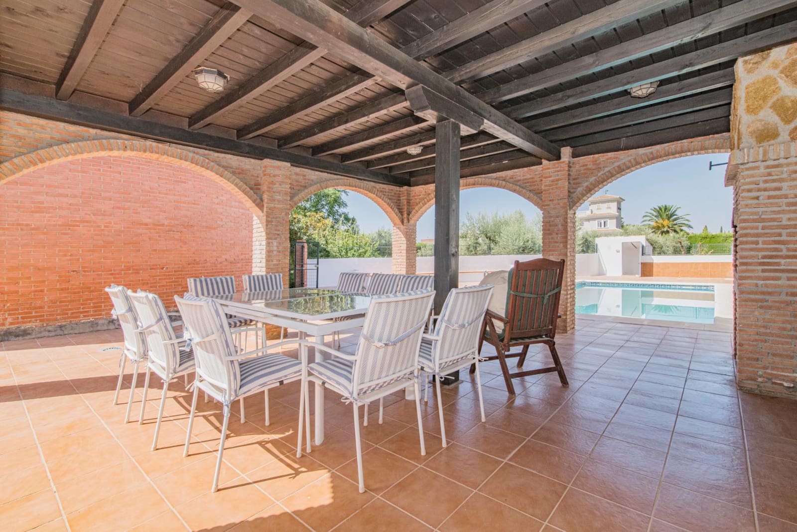 4 soverom Villa til salgs i Atarfe med svømmebasseng garasje - € 395 000 (Ref: 8511875)