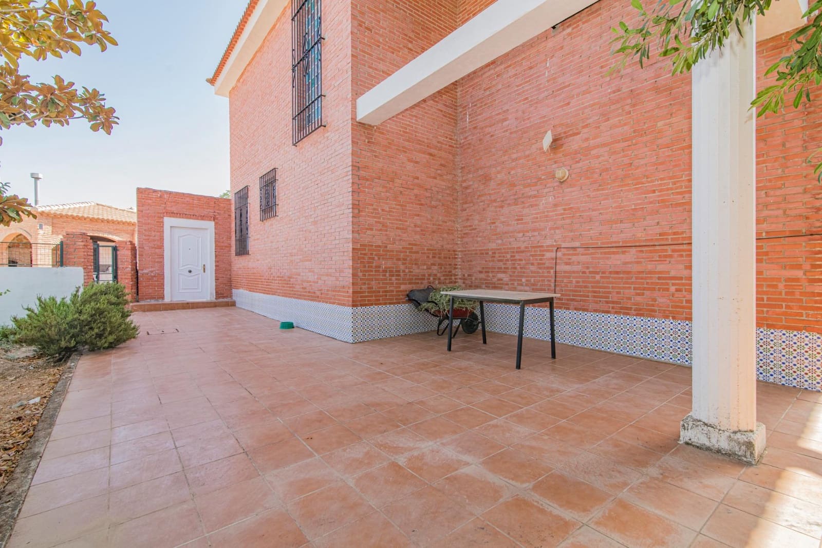 4 soverom Villa til salgs i Atarfe med svømmebasseng garasje - € 395 000 (Ref: 8511875)