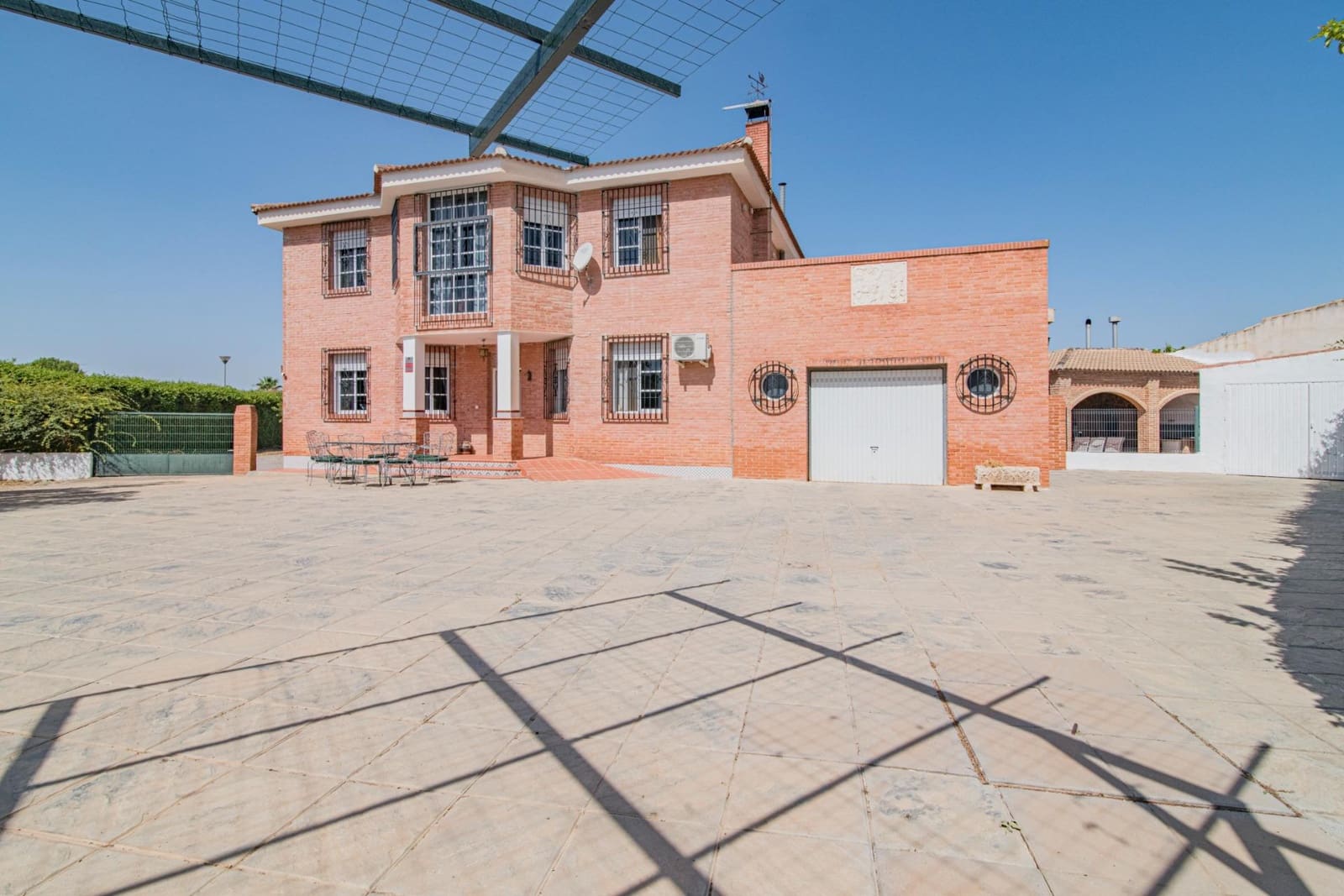 4 soverom Villa til salgs i Atarfe med svømmebasseng garasje - € 395 000 (Ref: 8511875)