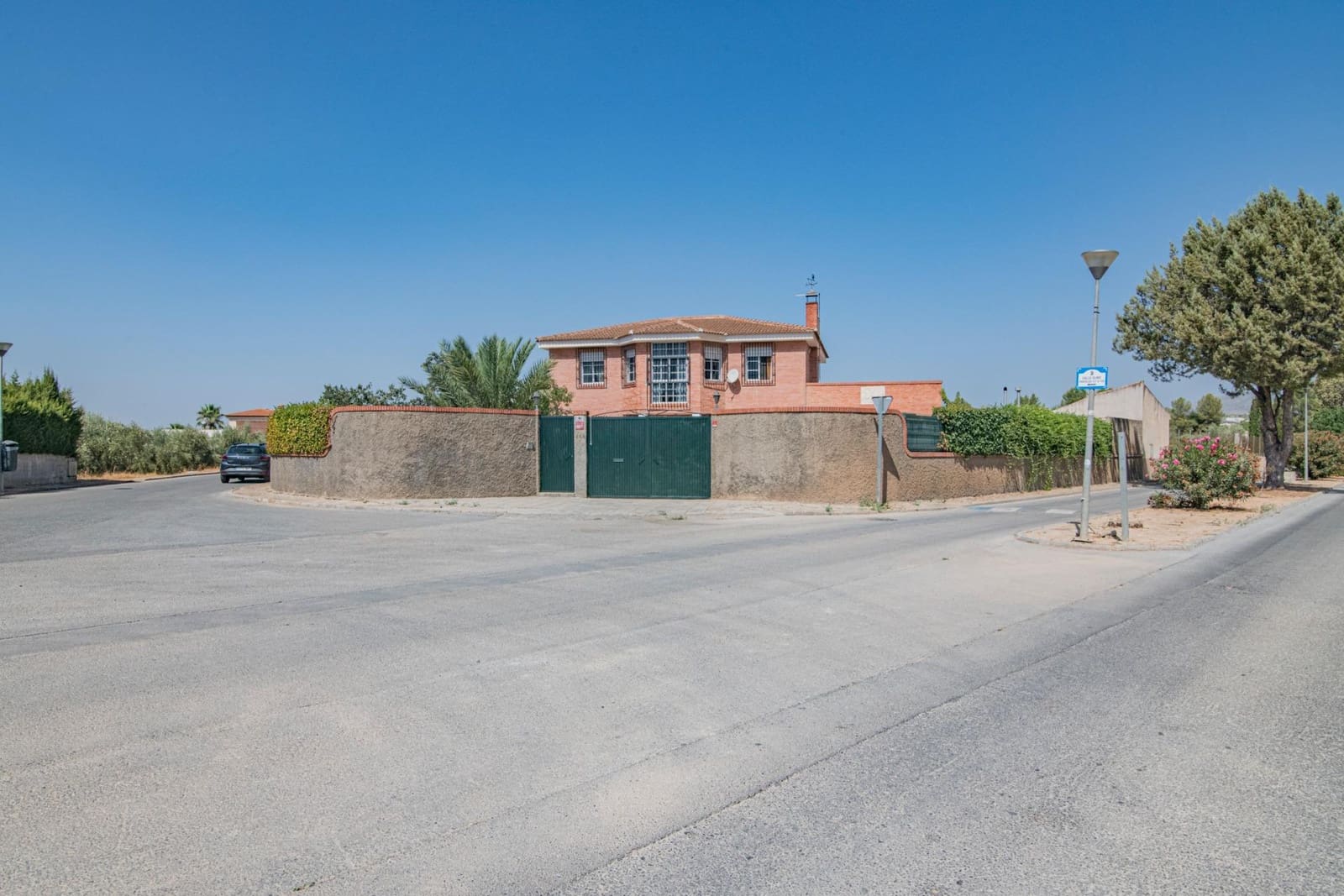 4 soverom Villa til salgs i Atarfe med svømmebasseng garasje - € 395 000 (Ref: 8511875)