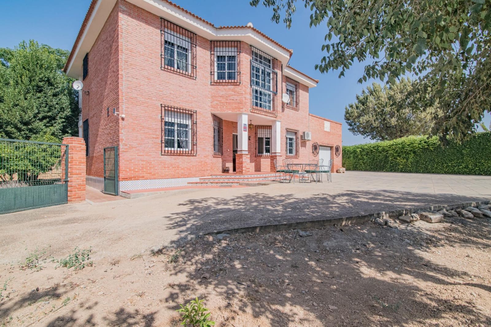 4 soverom Villa til salgs i Atarfe med svømmebasseng garasje - € 395 000 (Ref: 8511875)