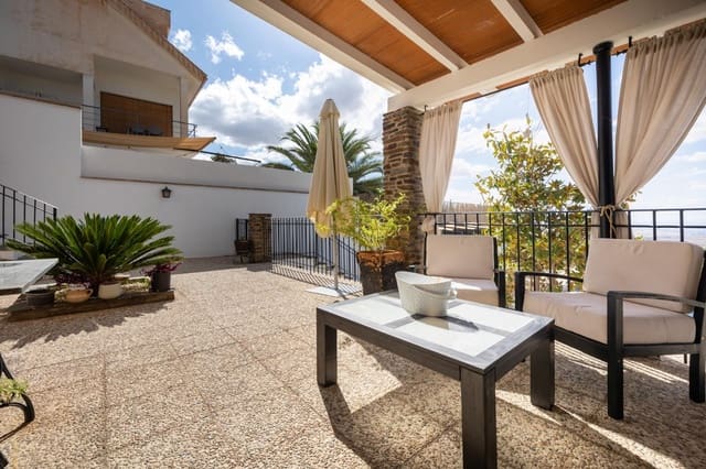 3 Zimmer Villa zu verkaufen in La Zubia mit Pool - 540.000 € (Ref: 8549193)