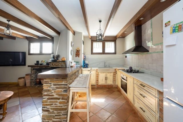 3 Zimmer Villa zu verkaufen in La Zubia mit Pool - 540.000 € (Ref: 8549193)