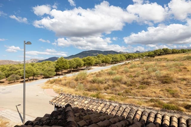 3 Zimmer Villa zu verkaufen in La Zubia mit Pool - 540.000 € (Ref: 8549193)