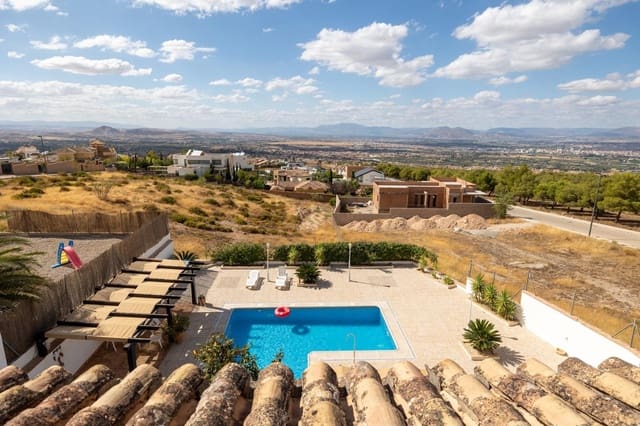 3 Zimmer Villa zu verkaufen in La Zubia mit Pool - 540.000 € (Ref: 8549193)