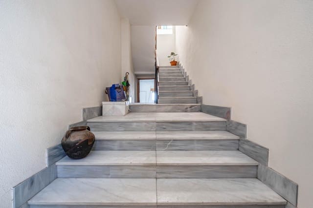 6 soveværelse Byhus til salg i Alcudia de Guadix, Valle del Zalabí med garage - € 185.000 (Ref: 8610759)